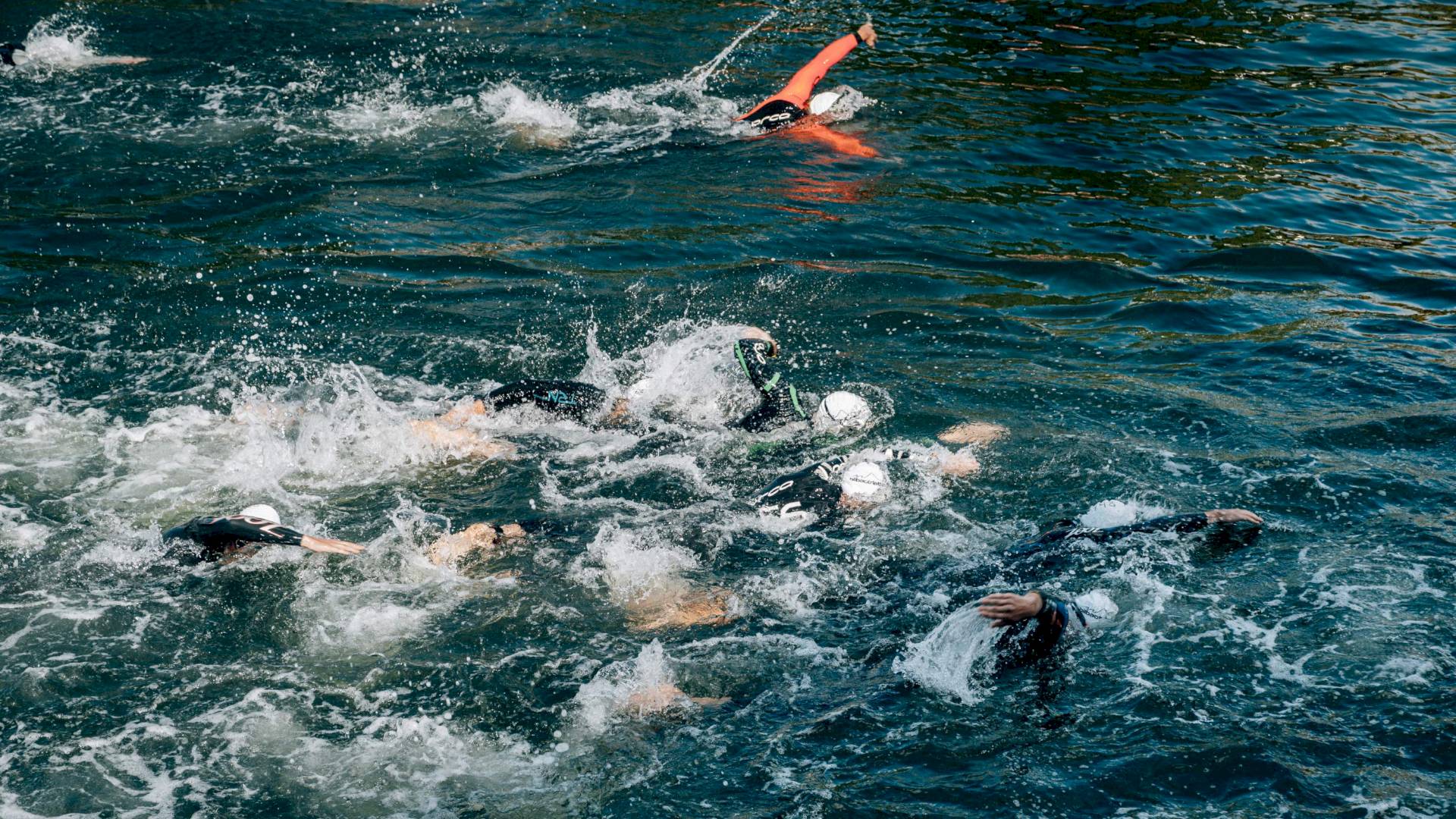 Waardevolle tips voor je eerste triathlon: zwemmen in open water, de 'wasmachine' en meer